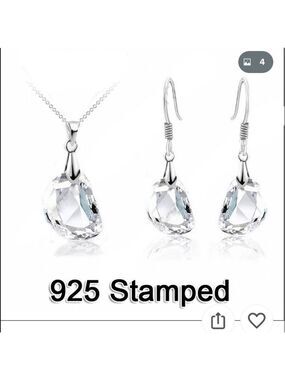 𝅺925 Sterling Silver Crystal Pendant & Earring Set